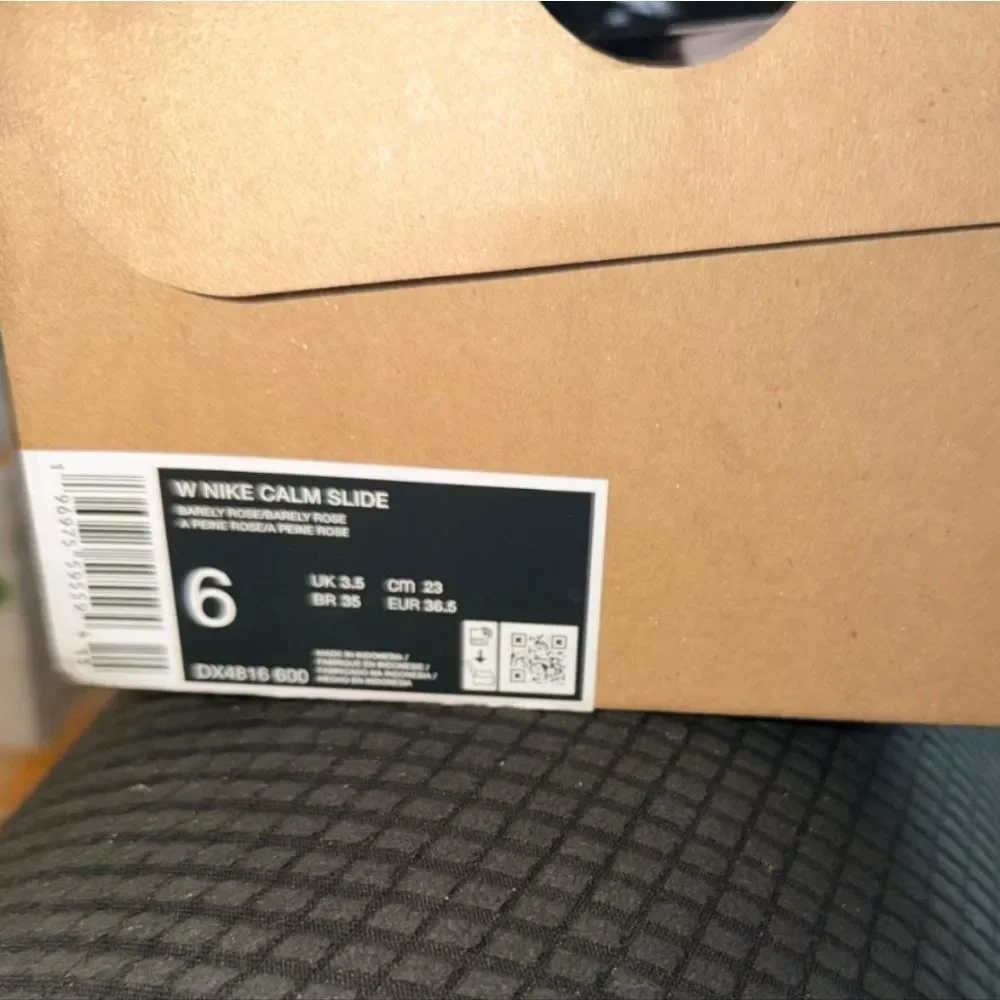 Nike Womens Calm Slides - NWT - SIZE 6